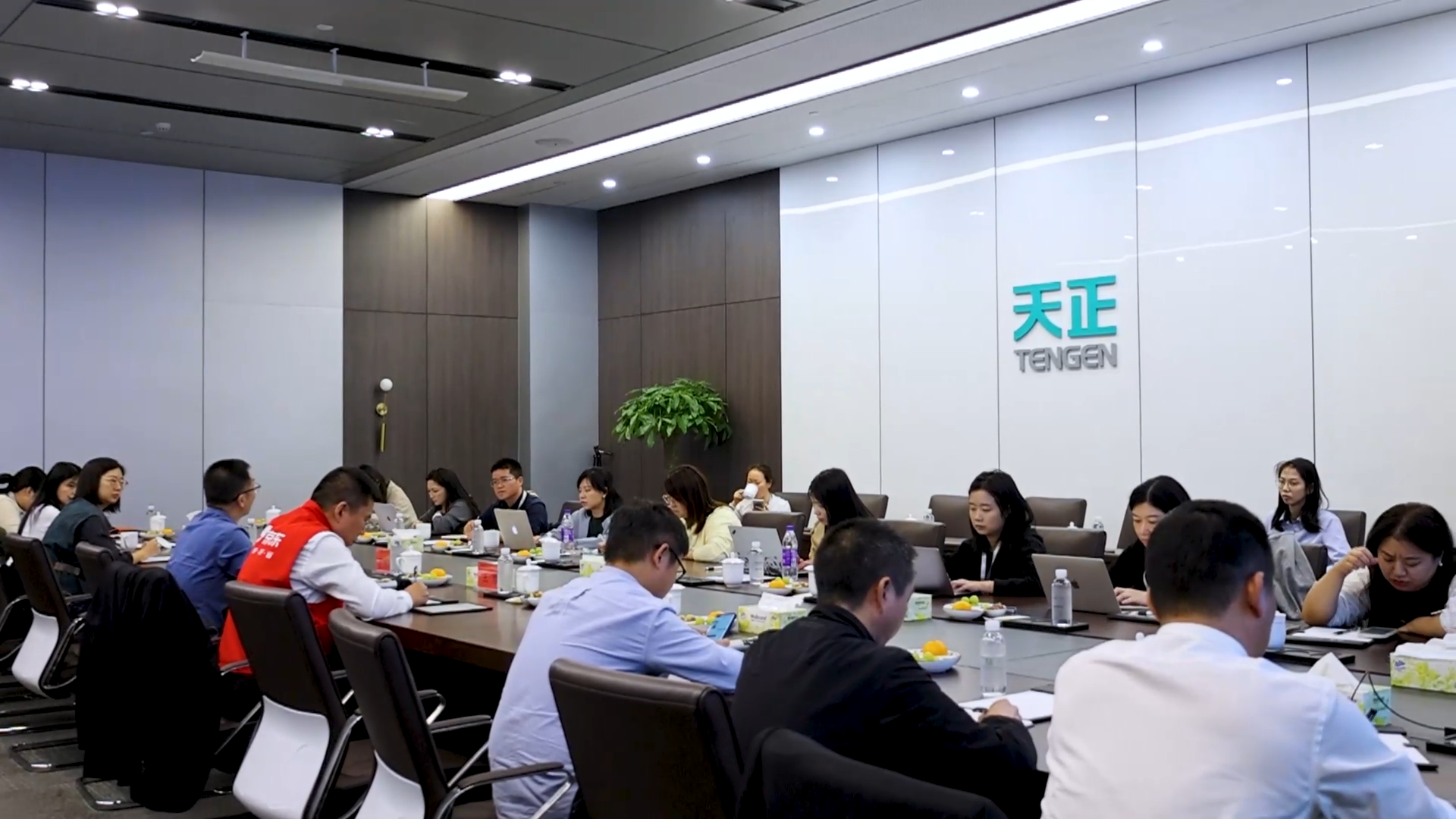 京东工业走进pg试玩在线网站免费，探访产业数智化之路！